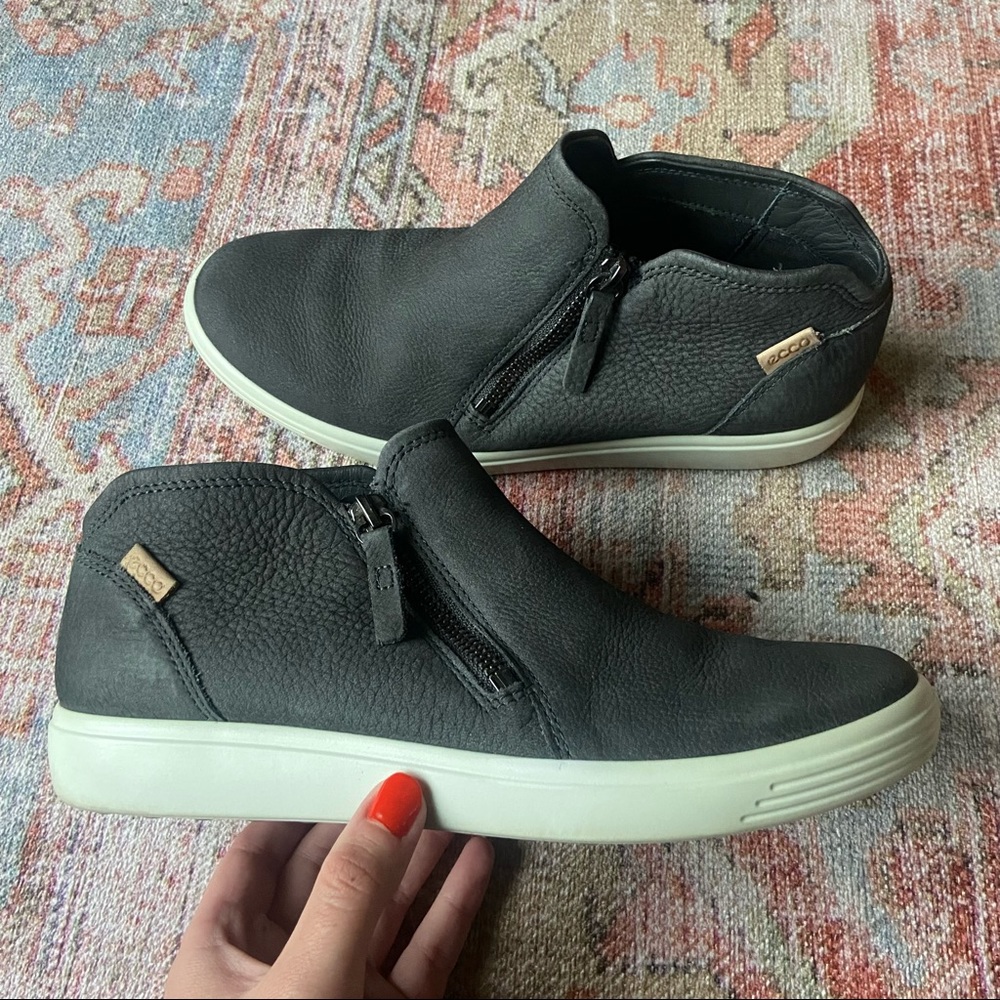 Ecco “Soft 7” Leather Side Zip Bootie - EU 39